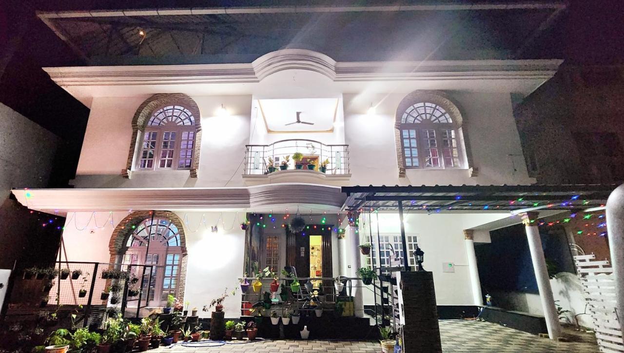 Jj'S White House Hotel Thrissur Exterior foto